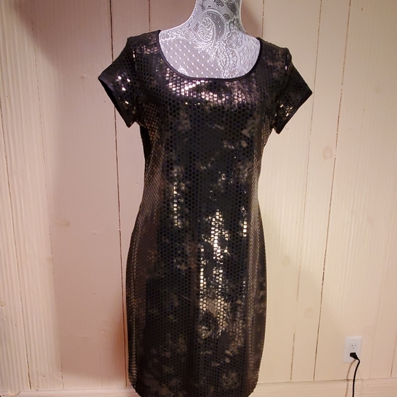 Dress - Picture 2 of 6